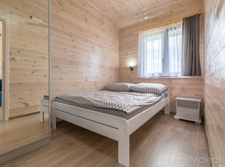 .....Apartamenty w domkach drewnianych Amelia_sypialnia