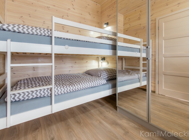 .....Apartamenty w domkach drewnianych Amelia_sypialnia