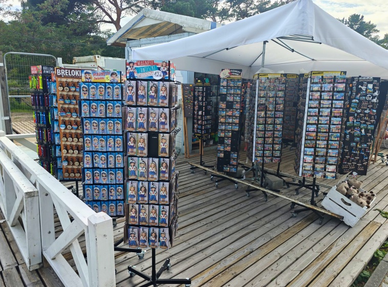 Sklep z pamiątami na Bulwarze Słonecznym 